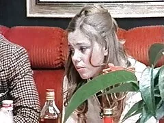 Bellezza con elastico seno sdraiato sul amatoriali video xxx divano e ottiene una grande asta nel culo