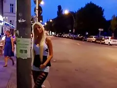Un giornalista con una gonna corta per video porno amatoriali nuovi intervistare un imprenditore e succhiare il suo cazzo