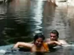 Eccitato la moglie e chiamare un amico per un trio video porno a scuola amatoriale