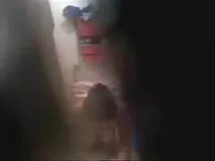 Gli sportivi rimuovono i leggings grigi amatorial porn hd davanti a una webcam su una pagina