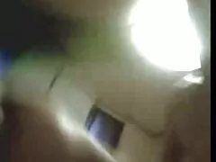 Un uomo lecca la vagina della sua ragazza con un abito bianco in cucina e lo mastica nella video porno privati amatoriali gratis vagina