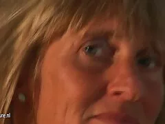 Ragazza accarezzando la sua figa pelosa trans amatoriale xxx