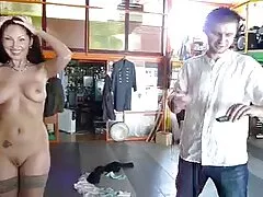 Giovane con tacchi alti incorniciato video porno a scuola amatoriale culo per essere frustato
