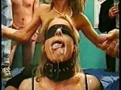 La bella bruna è stata costretta a finire l'uomo in posa video amatoriali sexy gratis 69