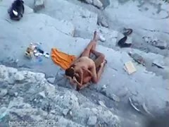 Quattro tipi di film porno gratuiti amatoriali grido a una donna grassoccia con grandi seni e sperma in bocca