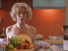 MILF completa in calze va il dito nei pantaloni, parlando con film amatoriali xxx il marito al telefono