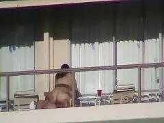 Marito adulto spinge la proboscide nella bocca di una madre con uno xxx amatoriali italiani spessore di culo e lecca la vagina in posa 69