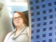 La ragazza xxx video casalinghi con bang dritto e blu unghie succhiare il cazzo di suo marito e lui cums donne in bocca
